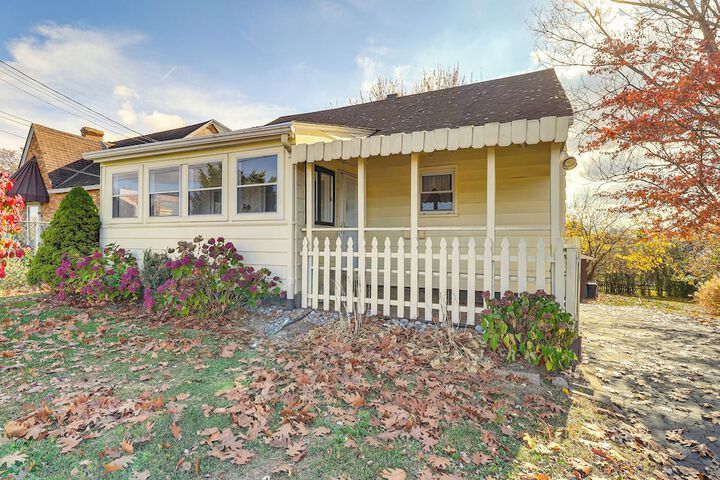 Game Room & Fire Pit: West Mifflin Home!