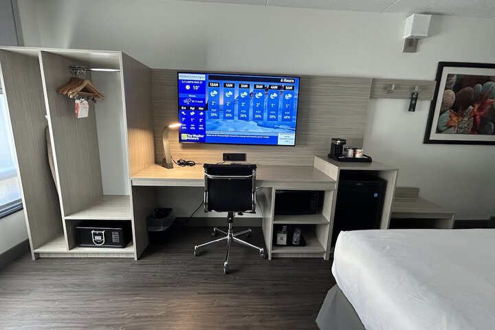 Room 33 of 64