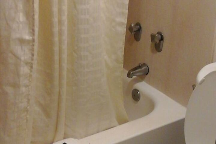 Room 32 of 86