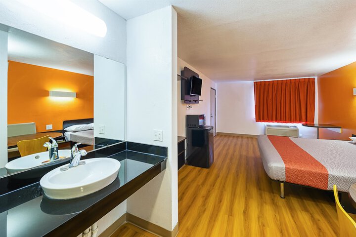 Room 21 of 31