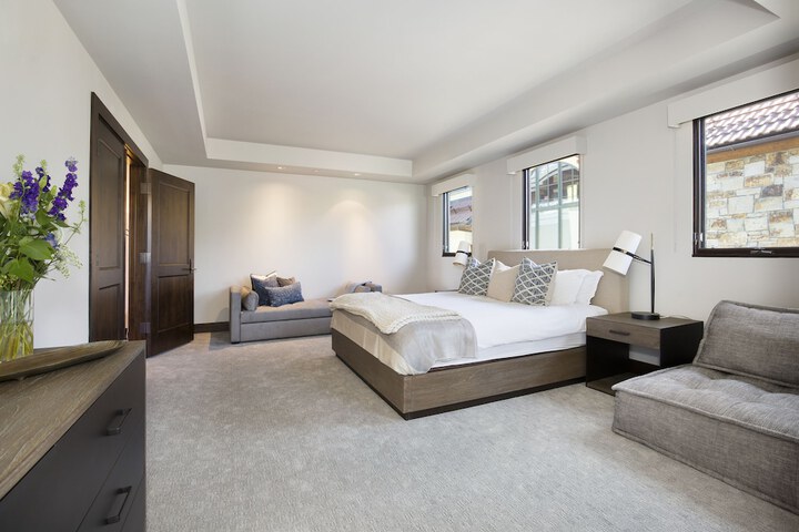 Room 42 of 156