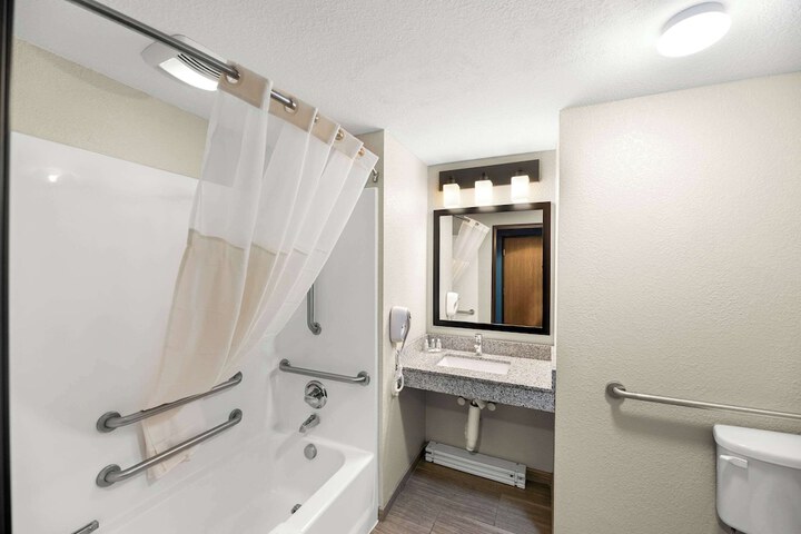 Room 20 of 38