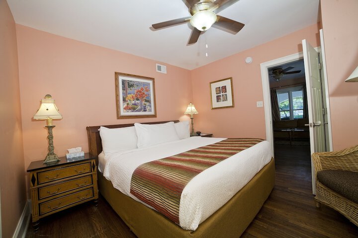 Room 21 of 32