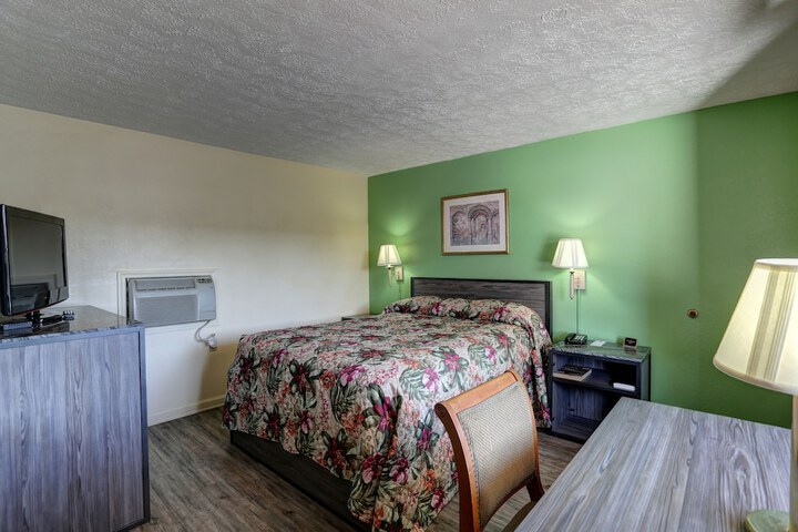 Room 6 of 25