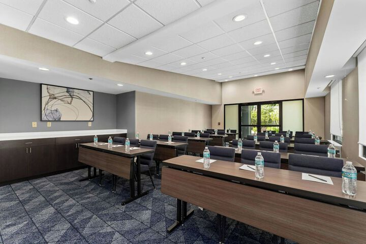 Courtyard by Marriott Burlington Williston