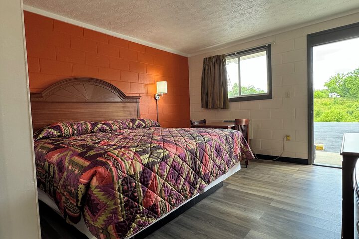 Room 9 of 15
