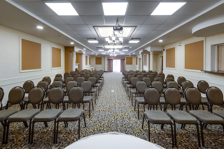Ballroom/Hall 80 of 84