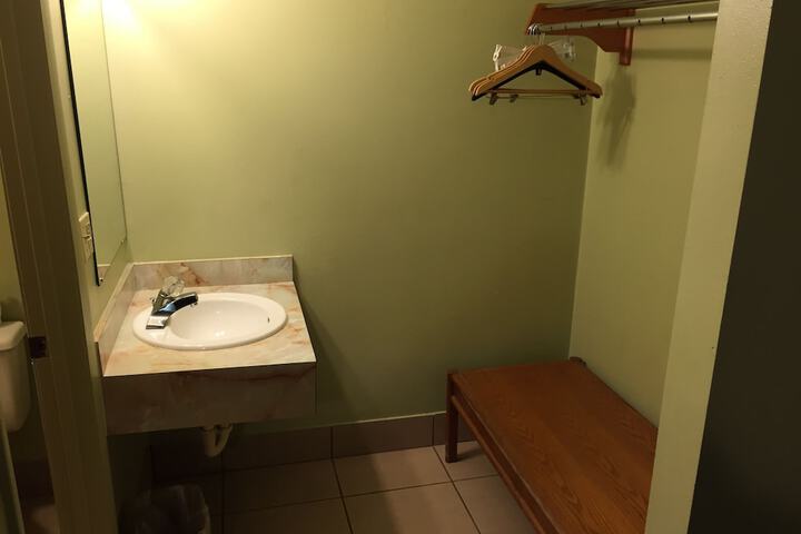 Room 23 of 31