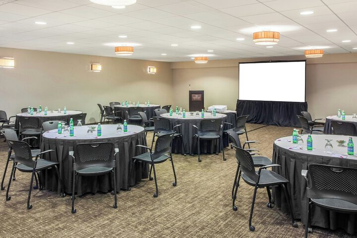 Crowne Plaza Chicago Ohare Hotel & Conf Center by IHG
