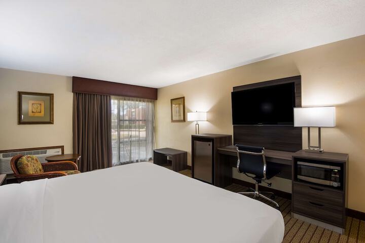 Room 11 of 30