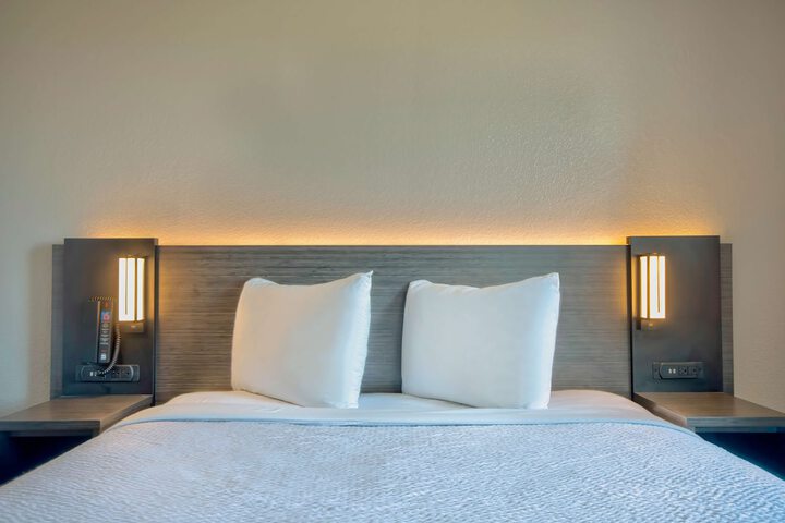 Room 15 of 25