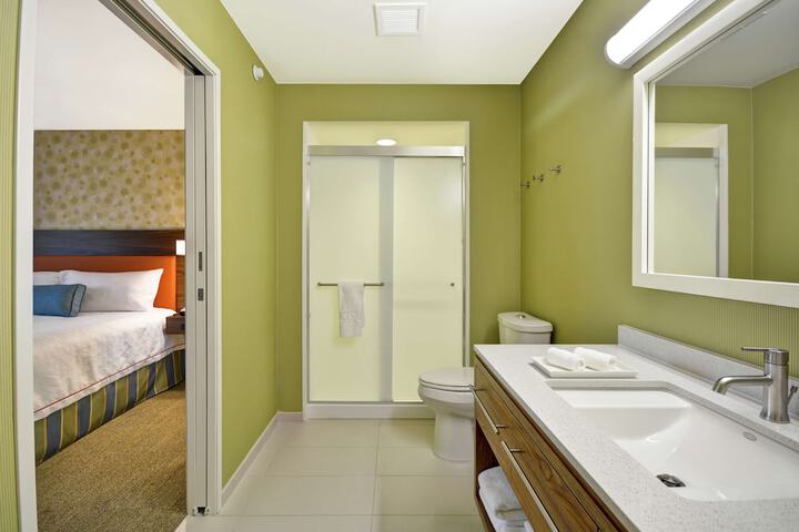 Room 27 of 43