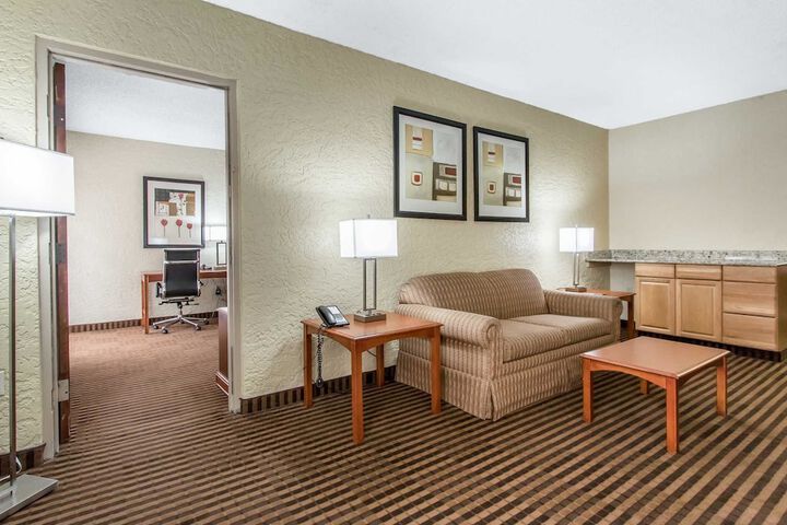 Room 23 of 38