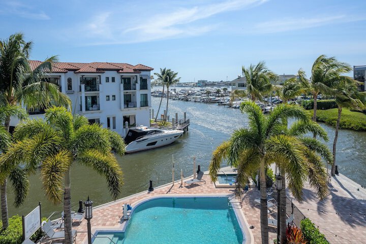 Naples Bay Resort & Marina