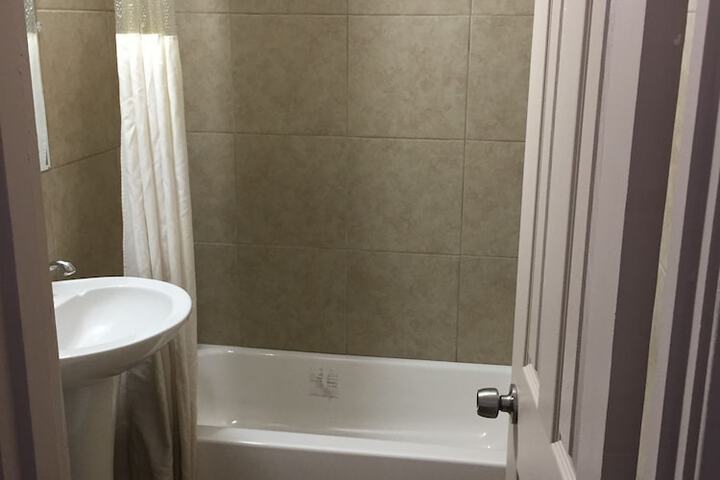 Room 4 of 6