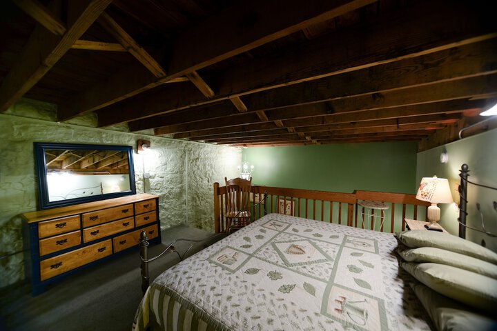 Room 33 of 119