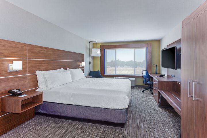 Holiday Inn Express & Suites Elk Grove West I-5 by IHG