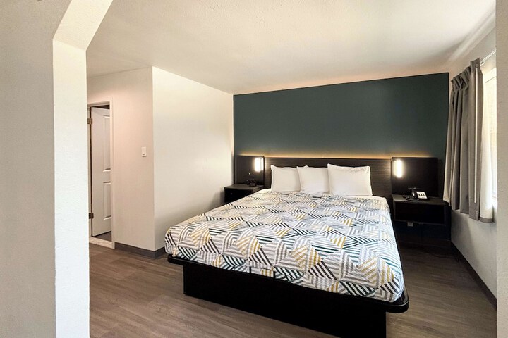 Room 8 of 29