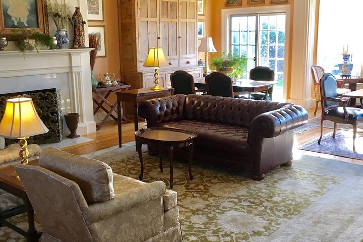 Lounge 41 of 59