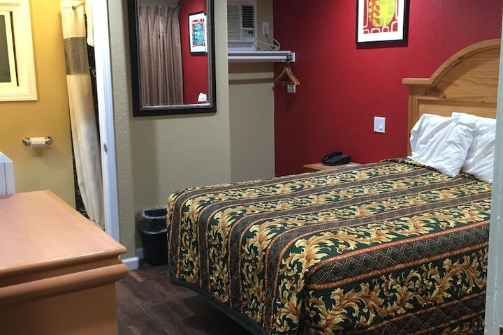 Room 25 of 43