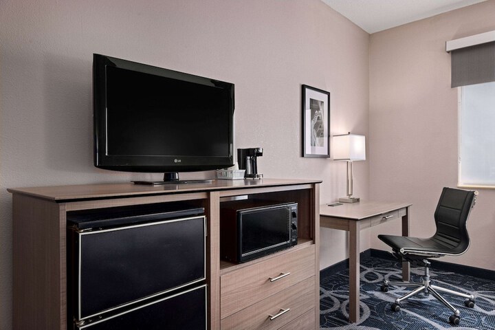 Room 11 of 33