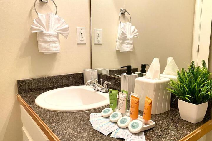 Spacious & comfy home in ultra-convenient location 2025 Traveller Award Winner
