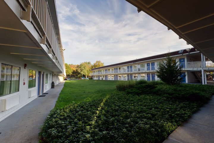 Hotel Exterior 34 of 34