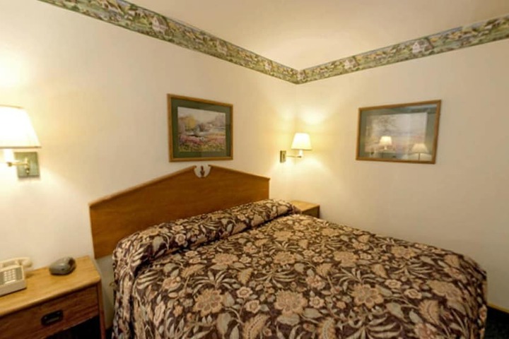 Room 10 of 13