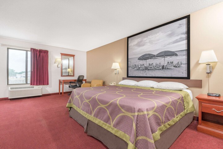 Room 8 of 15