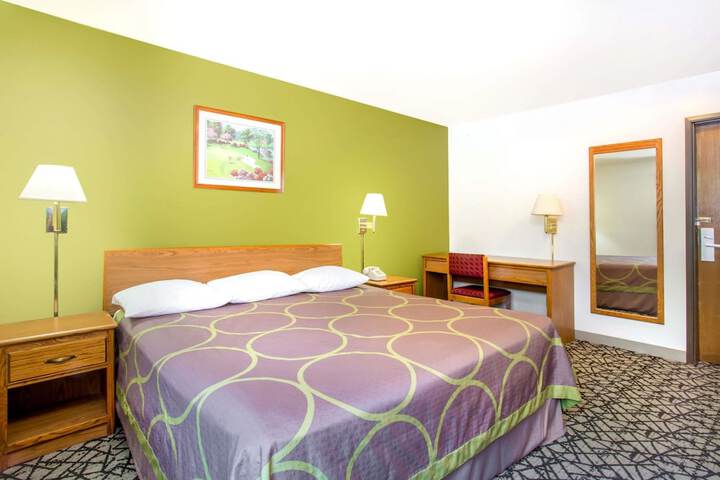 Room 32 of 40