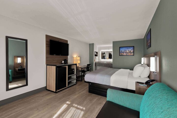 Room 17 of 48