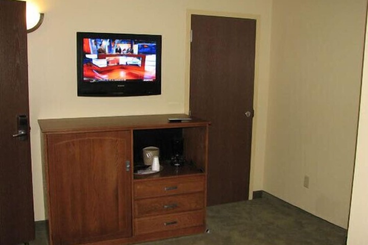 Randolph Inn and Suites