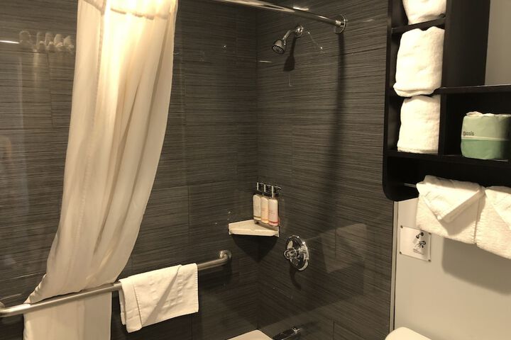 Room 28 of 34