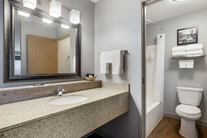 AmericInn by Wyndham Valley City - Conference Center
