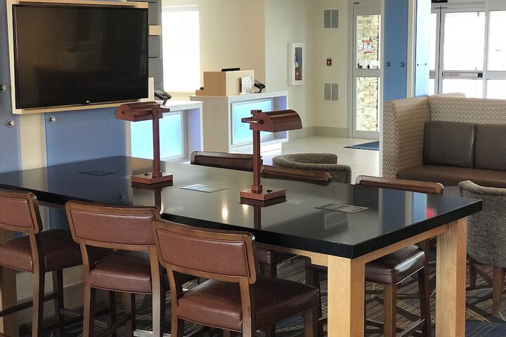 Holiday Inn Express & Suites Hannibal - Medical Center by IHG