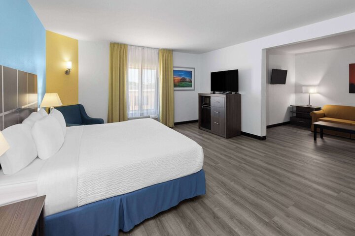 Room 33 of 52