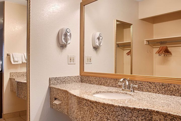 Room 15 of 22