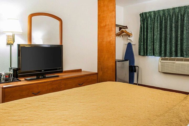 Room 12 of 26