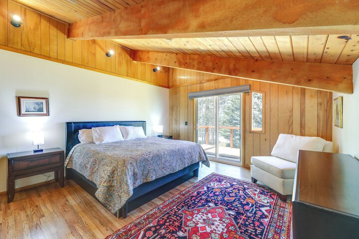 Spacious Pinedale Home w / Mountain Range View