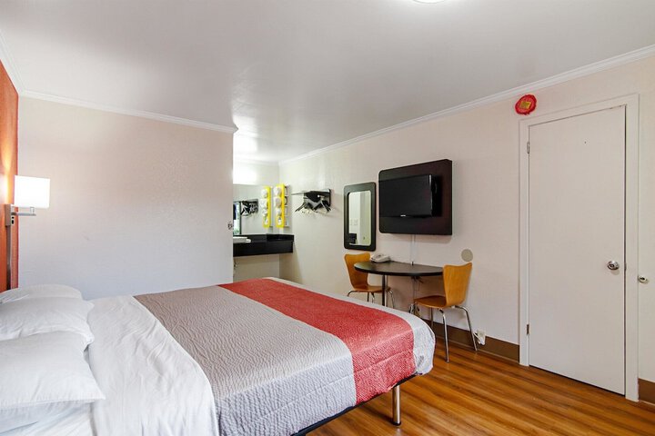 Motel 6 Bay Minette AL