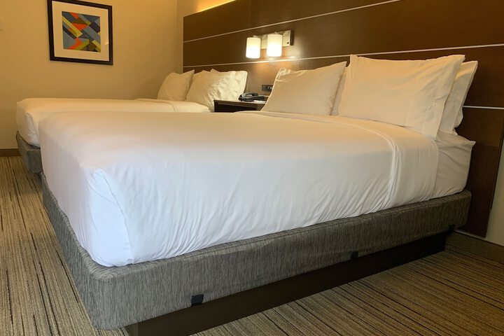 Room 16 of 40