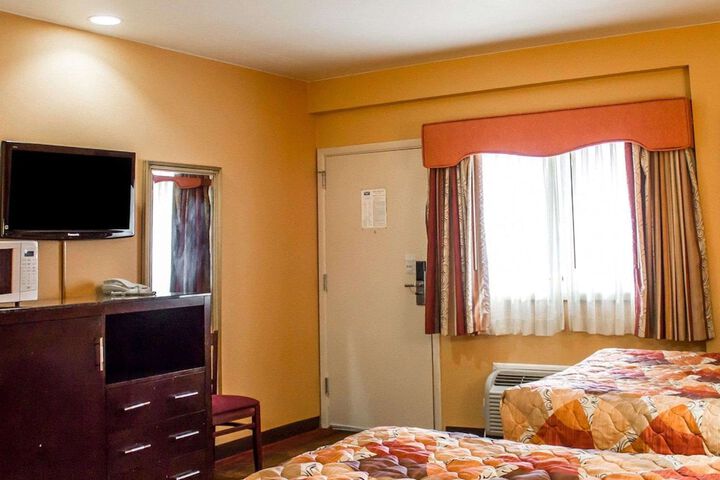 Room 25 of 33
