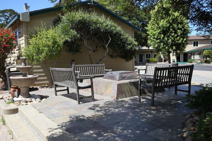 Hotel Exterior 66 of 72