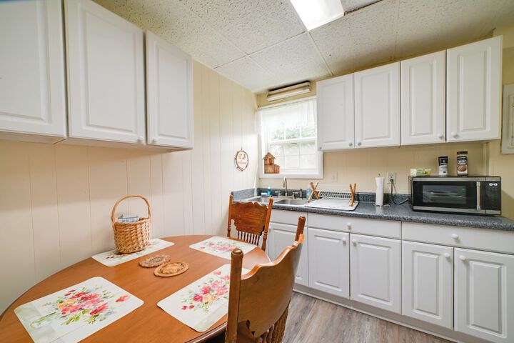 Serene Mcewen Cottage 2 Mi to Golf Course!