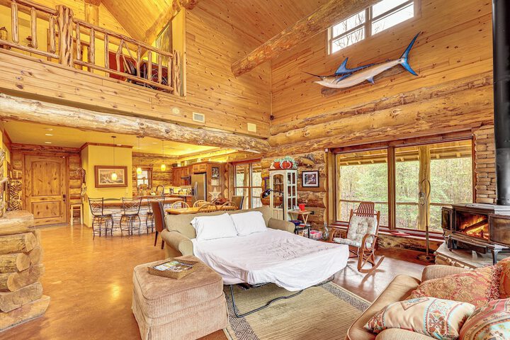 Fish Boat & Hike: Pet-friendly Cabin in Arkansas