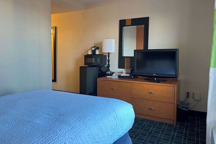 Room 33 of 43