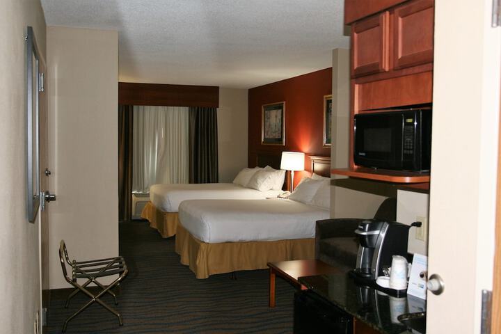 Room 14 of 32