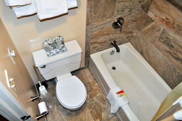 Room 10 of 25