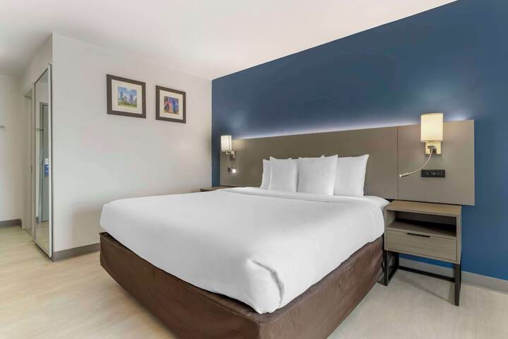 Room 32 of 45
