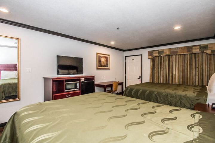 Room 6 of 17